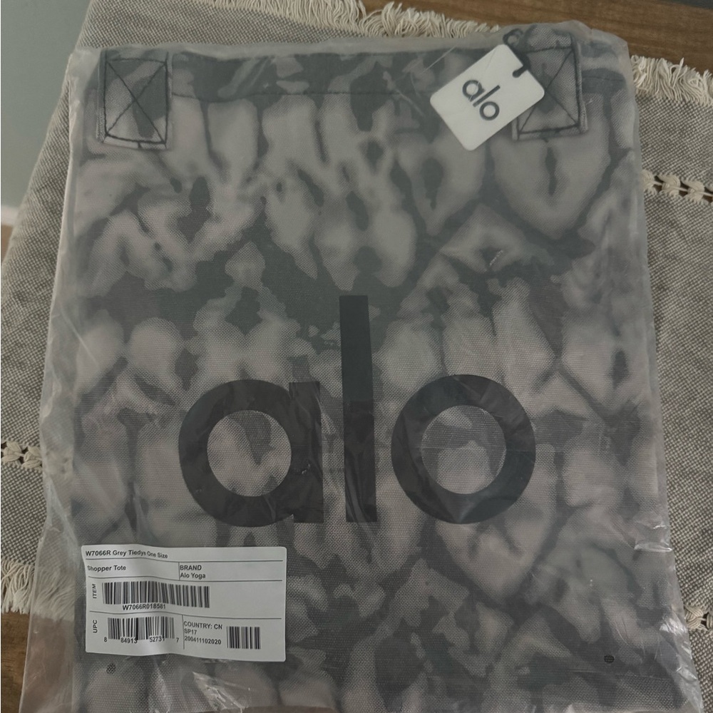 NWT ALO YOGA BAG